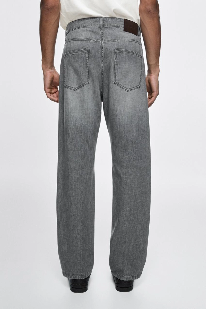 Легкие прямые джинсы