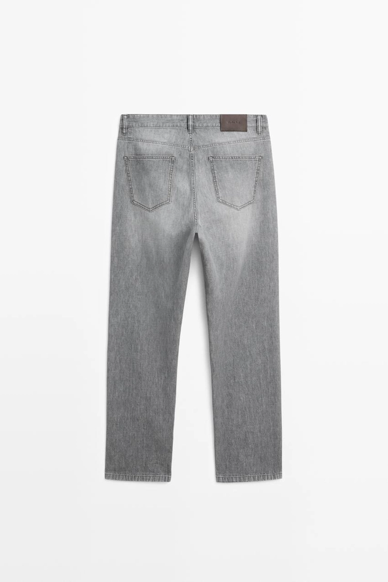 Легкие прямые джинсы