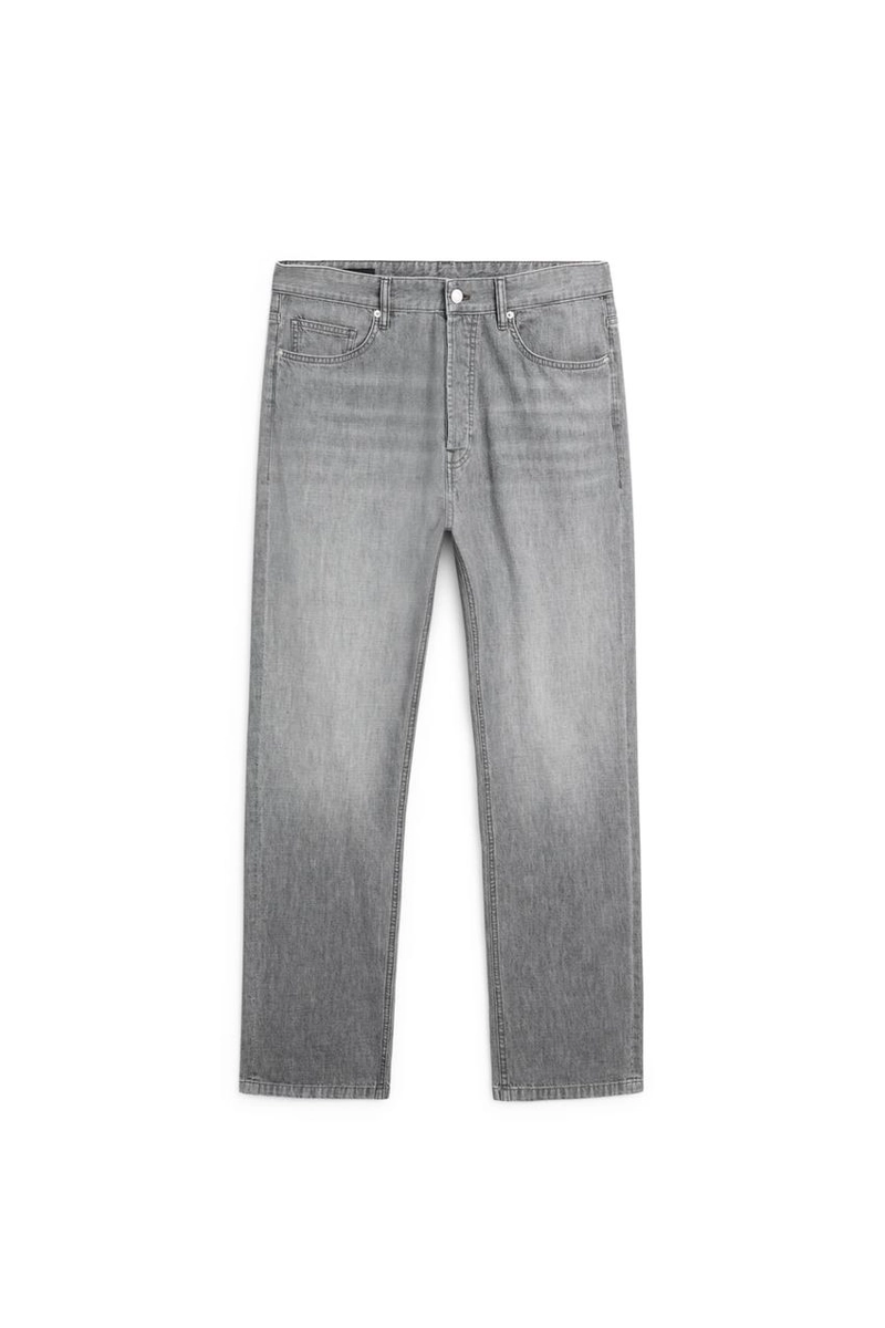 Легкие прямые джинсы