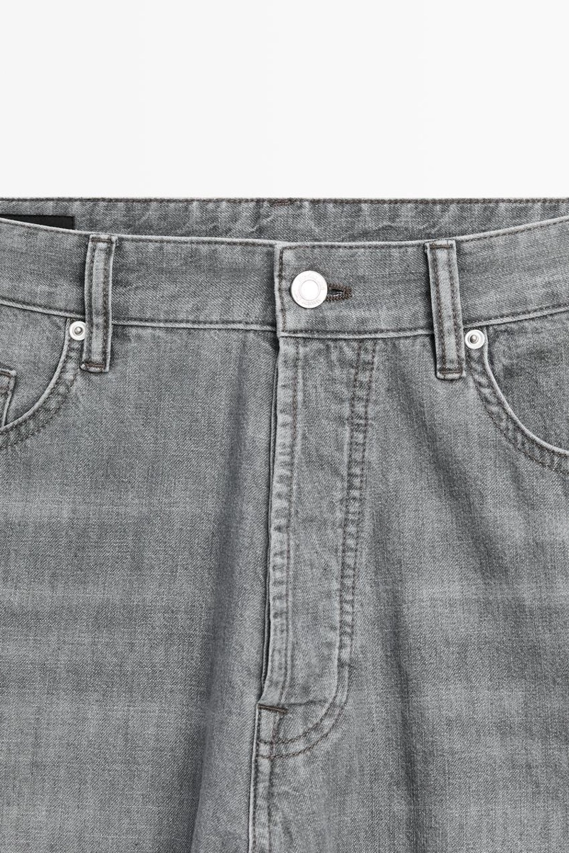 Легкие прямые джинсы