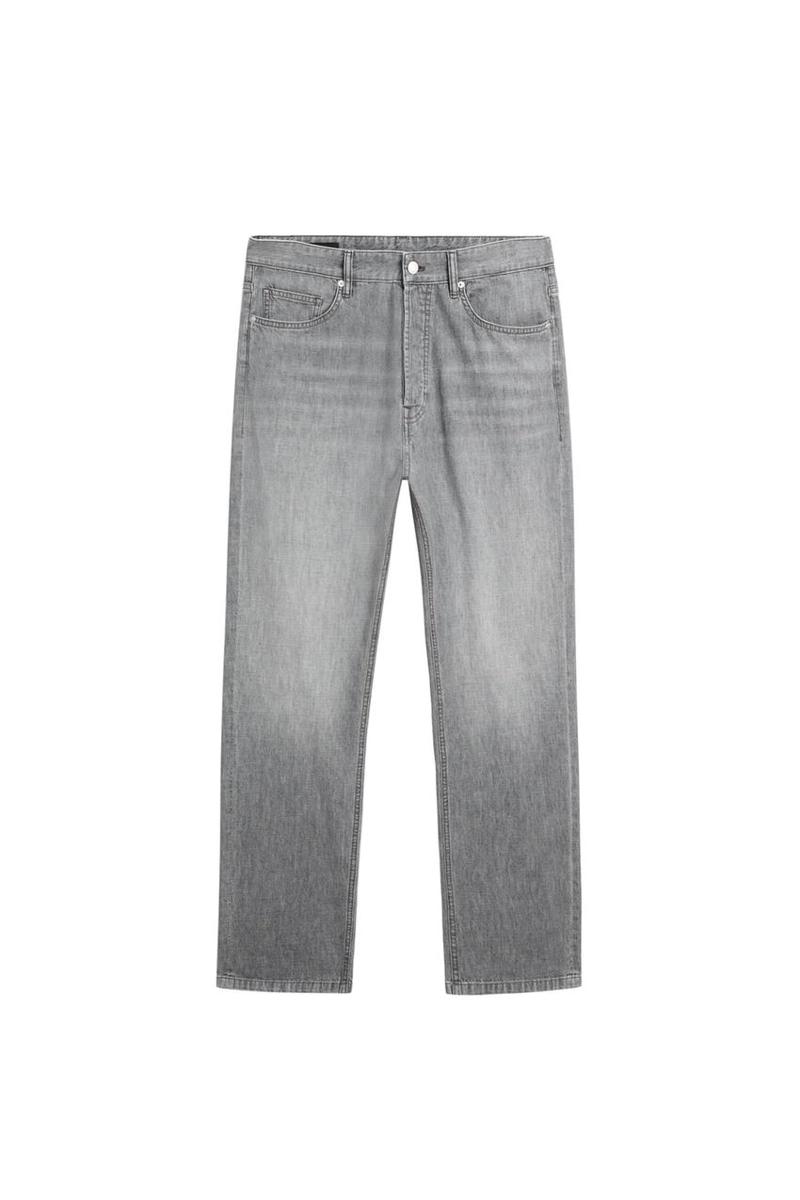 Легкие прямые джинсы