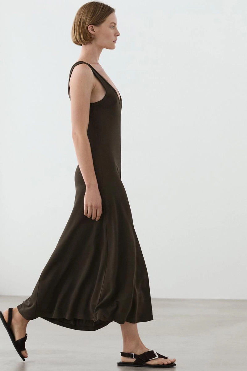 Платье миди с деталями центрального шва