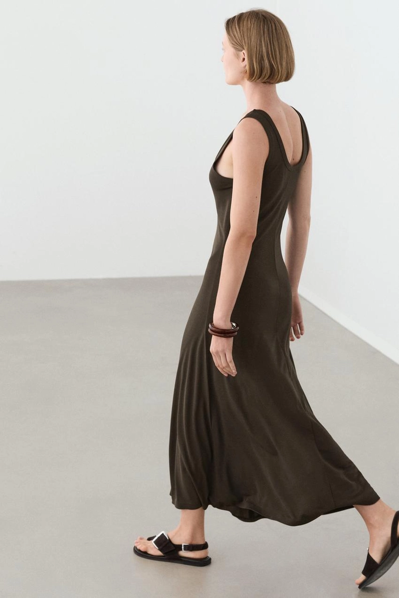 Платье миди с деталями центрального шва