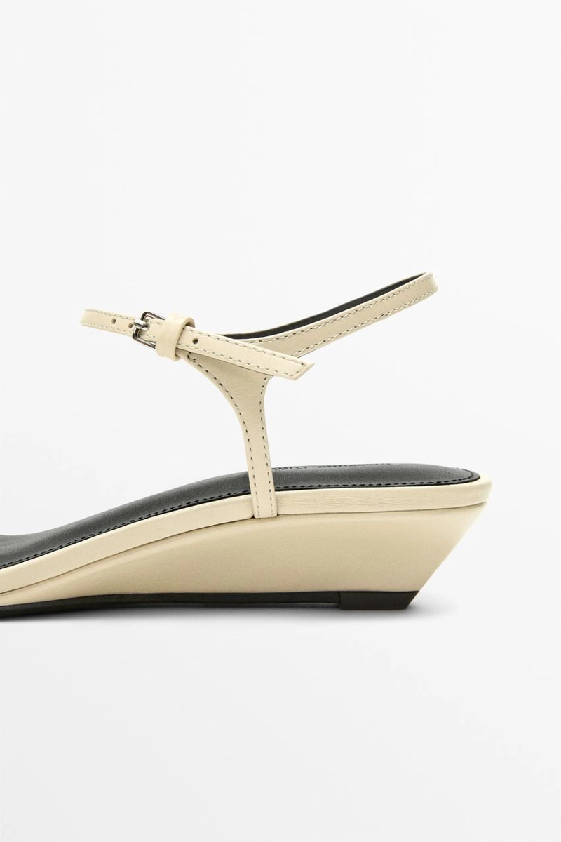 Сандалии на средней шпильке с ремешками из кожи