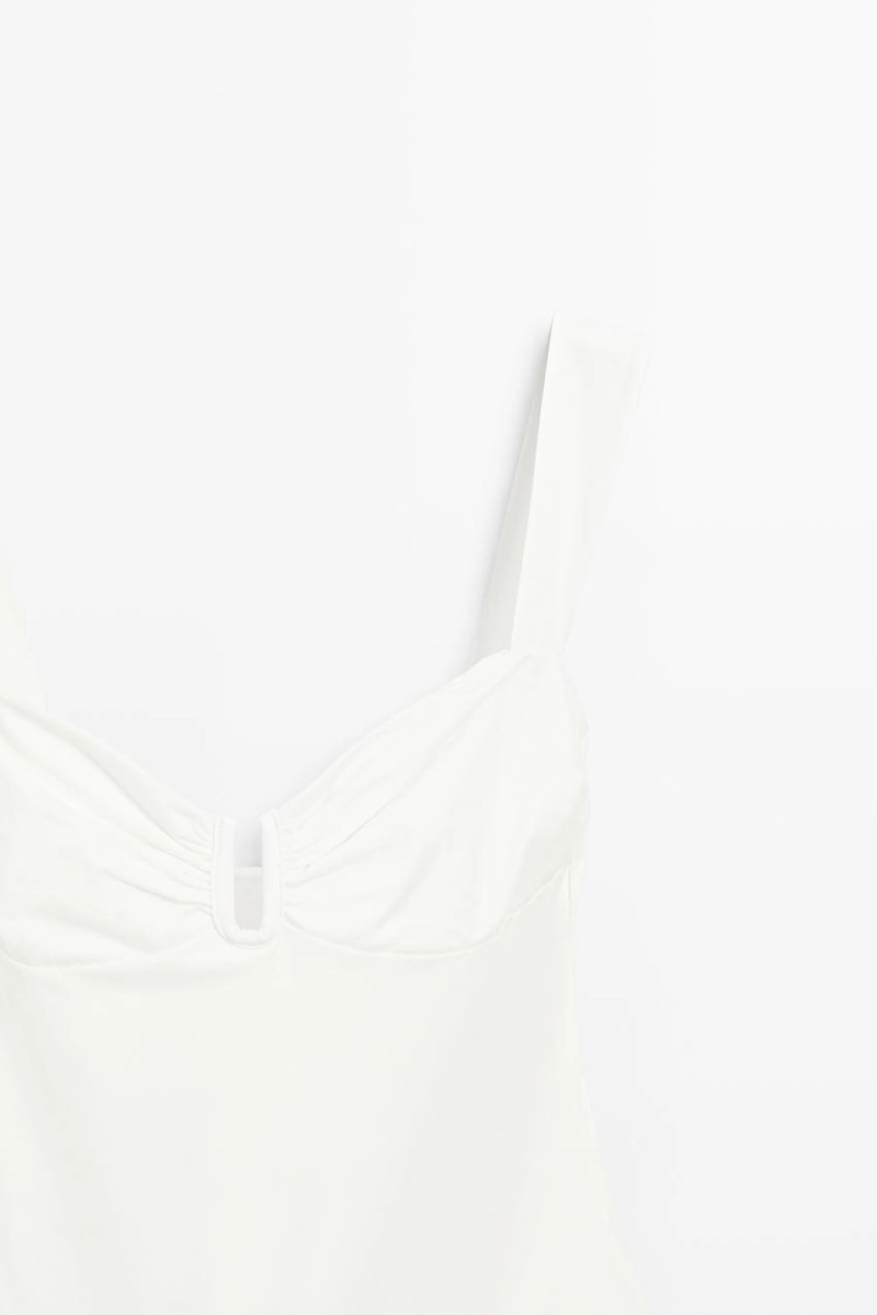 Купальник с прямым вырезом