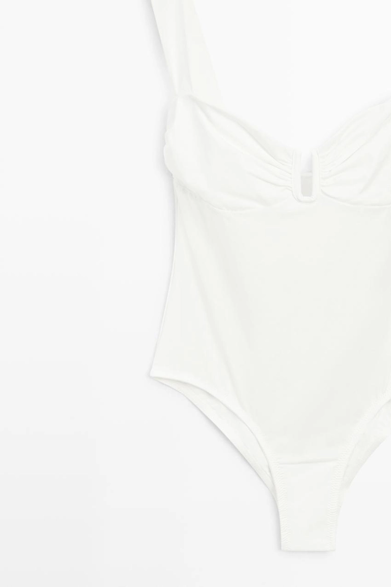 Купальник с прямым вырезом