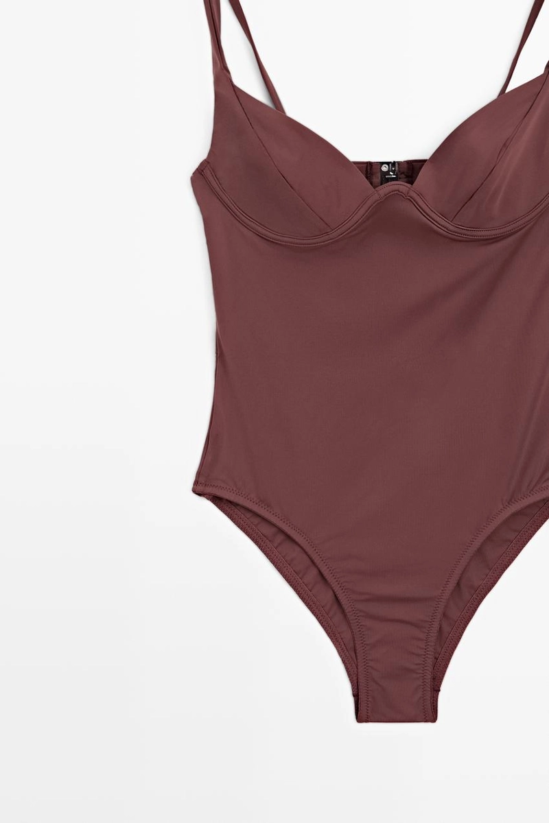 Купальник с поролоновыми чашечками и широкими лямками