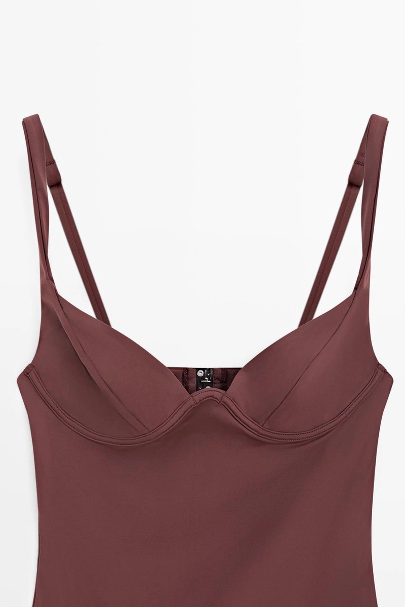 Купальник с поролоновыми чашечками и широкими лямками