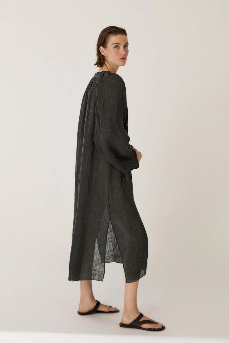 Платье свободного кроя из 100% льна с длинным рукавом