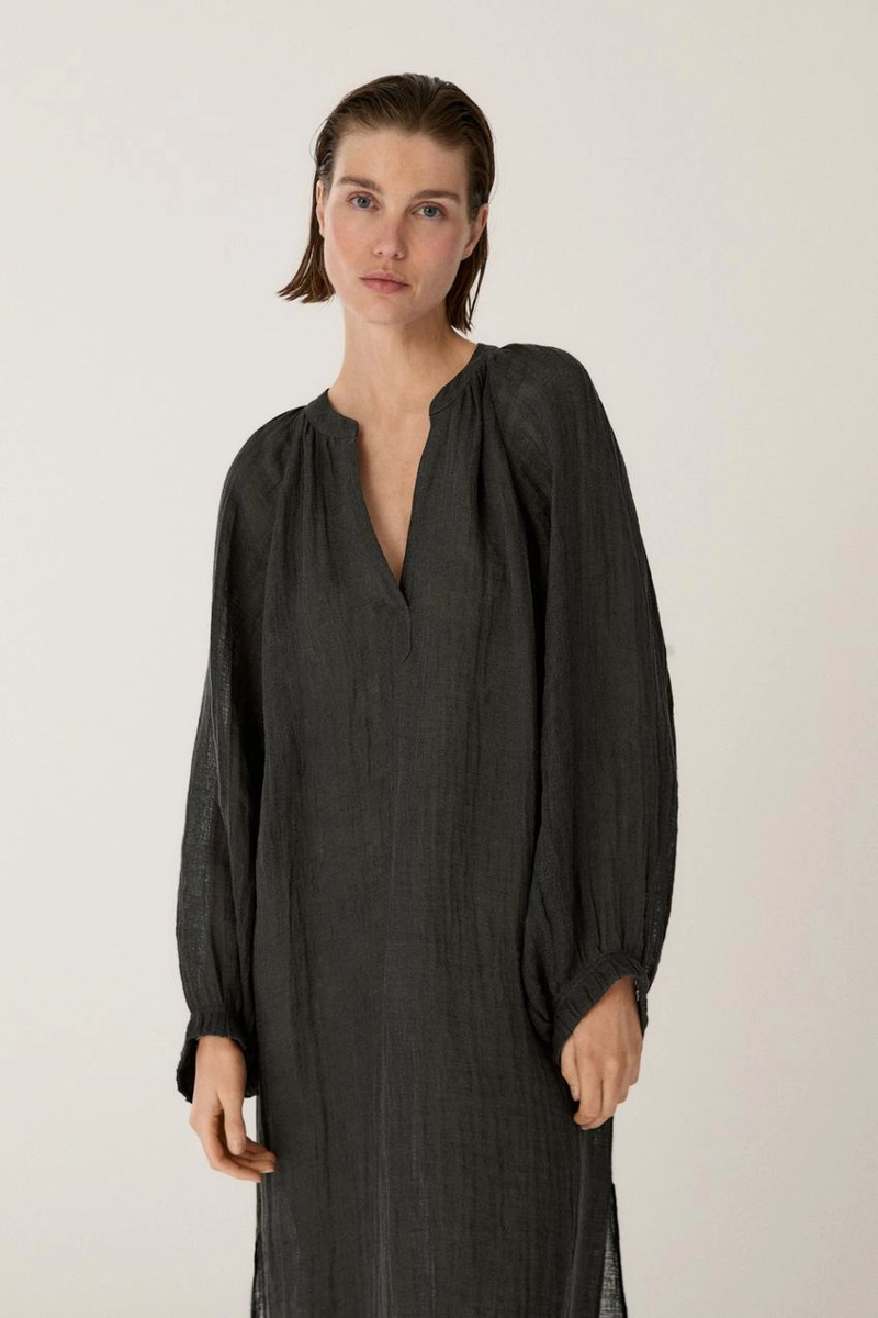 Платье свободного кроя из 100% льна с длинным рукавом