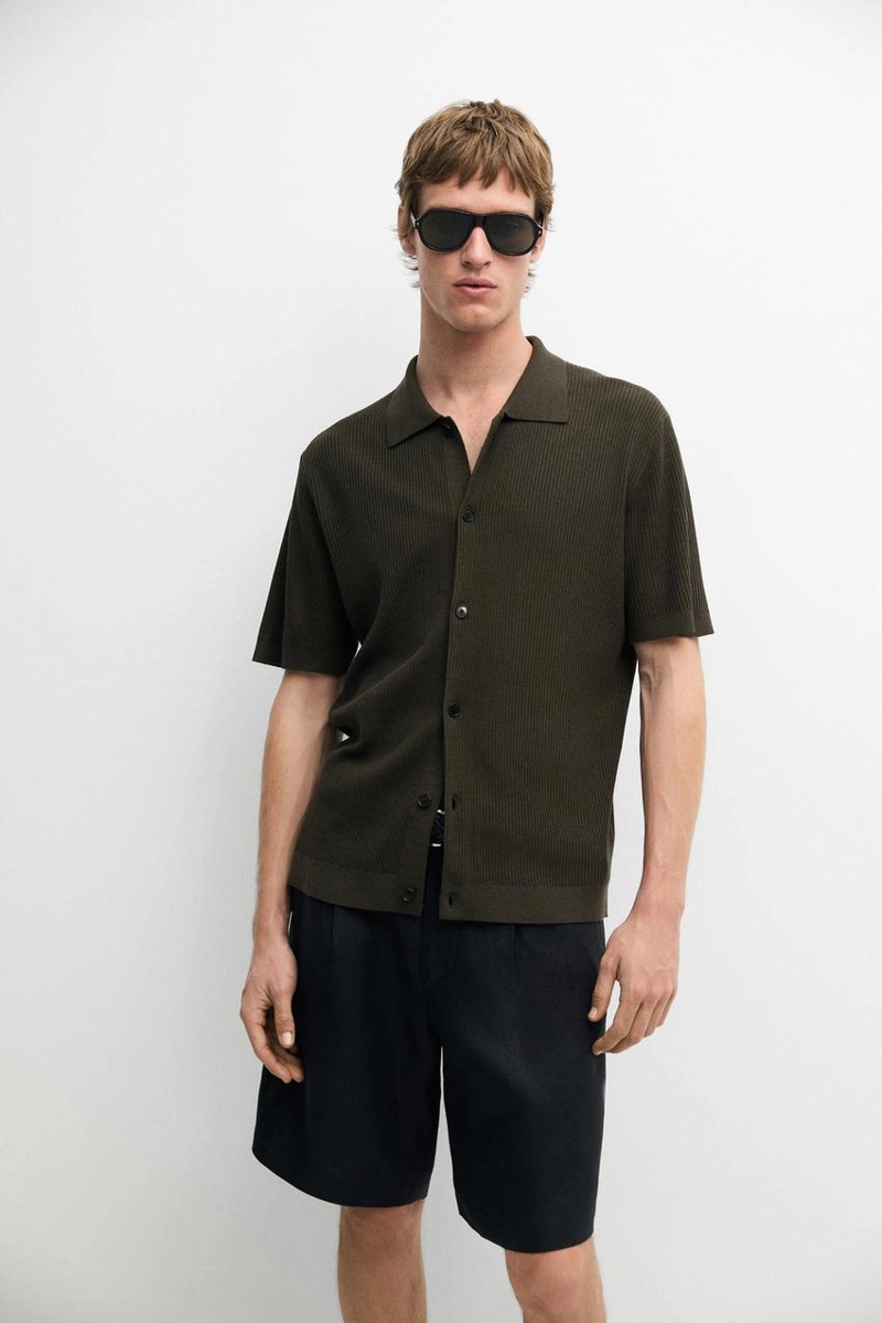 Поло из хлопкового смесового трикотажа с деталями на пуговицах