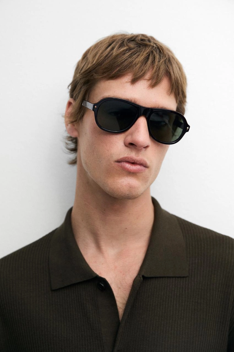 Поло из хлопкового смесового трикотажа с деталями на пуговицах