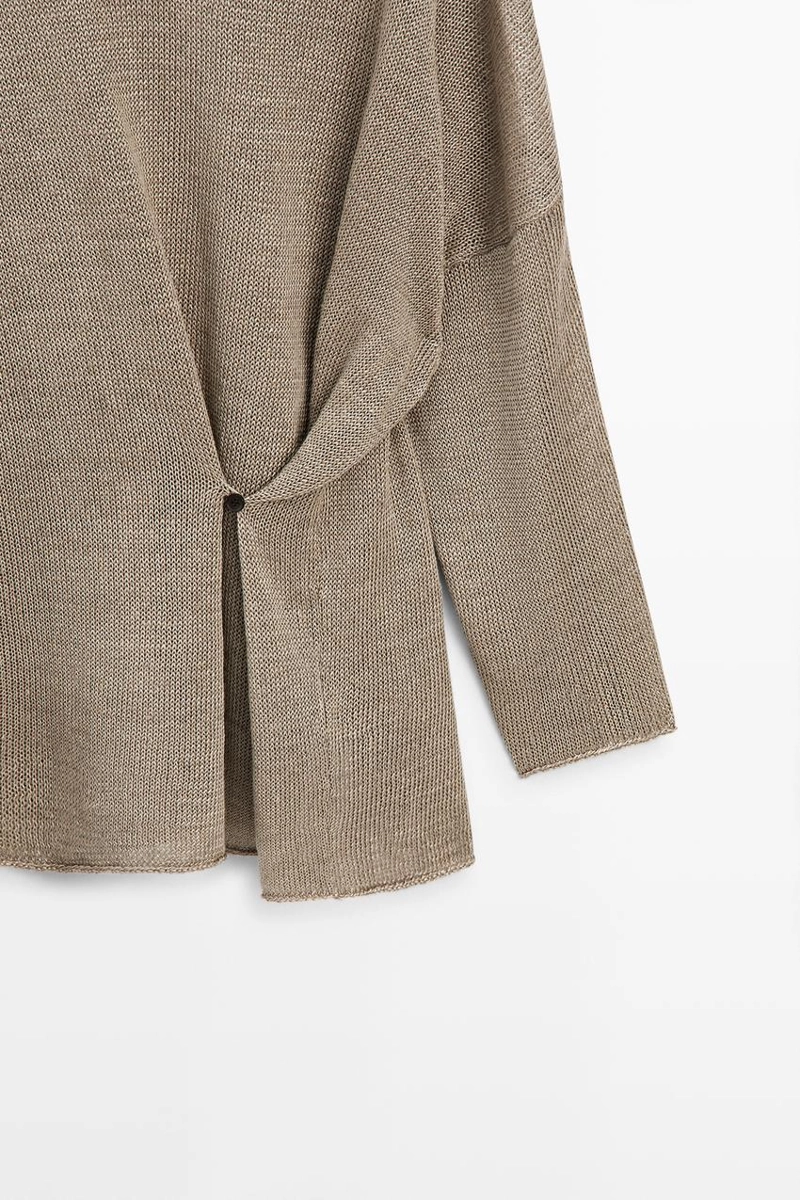 Джемпер из льна с излишне крупной вязкой и деталями на пуговицах