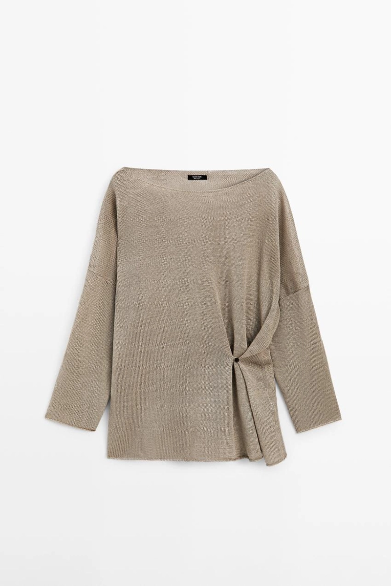 Джемпер из льна с излишне крупной вязкой и деталями на пуговицах