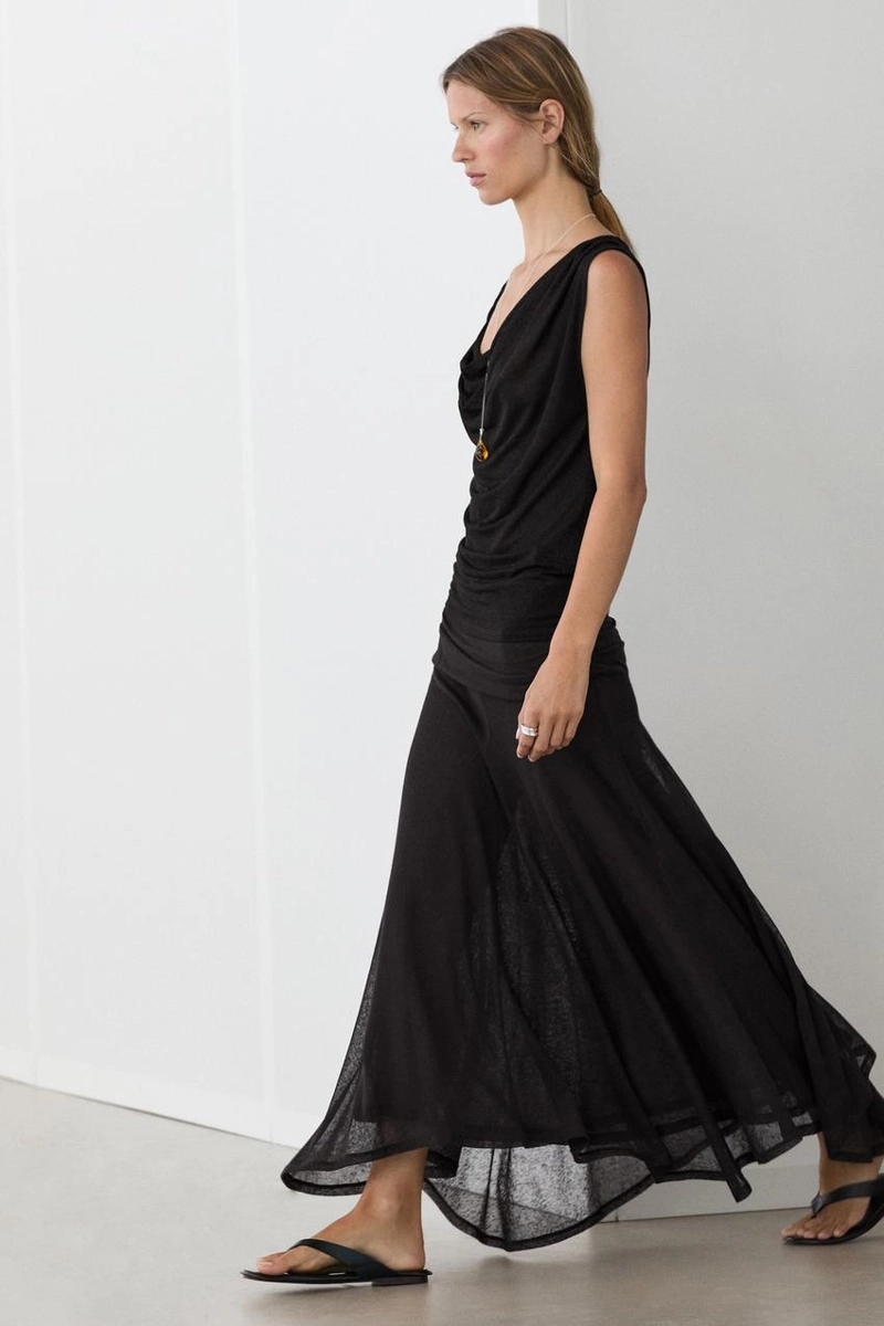 Топ с блестящим драпированным воротником и деталью узла