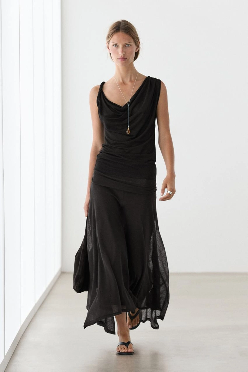 Топ с блестящим драпированным воротником и деталью узла