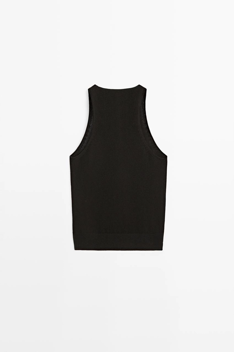 Вязаный топ с открытыми плечами на завязках