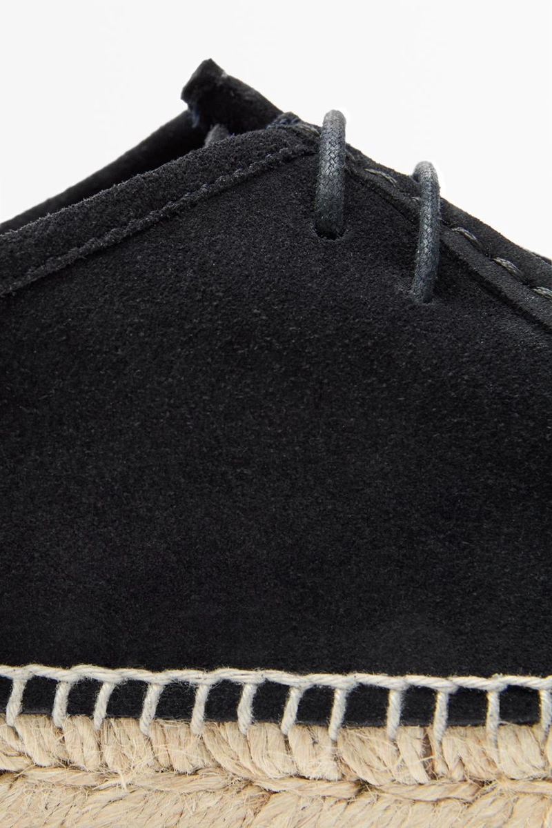 Туфли из разделанной кожи с током 