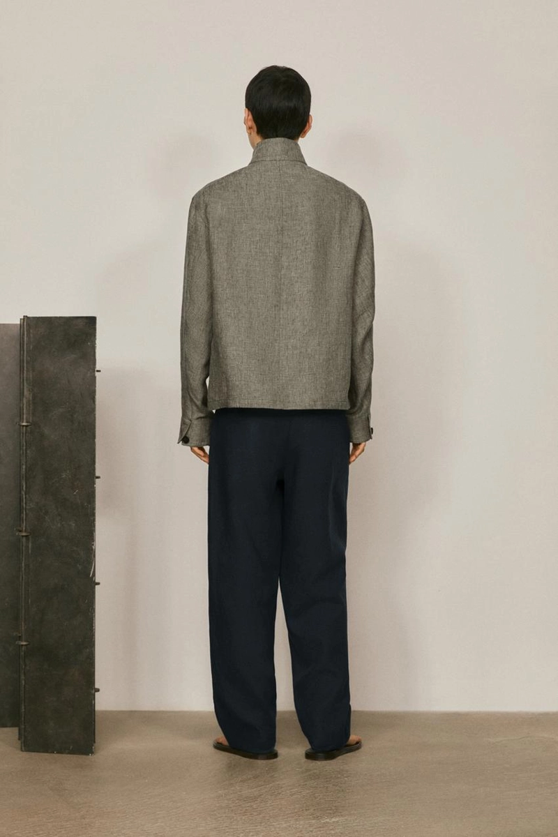 Льняная бомбер-куртка с деталями из меланжевой ткани - лимитированная коллекция