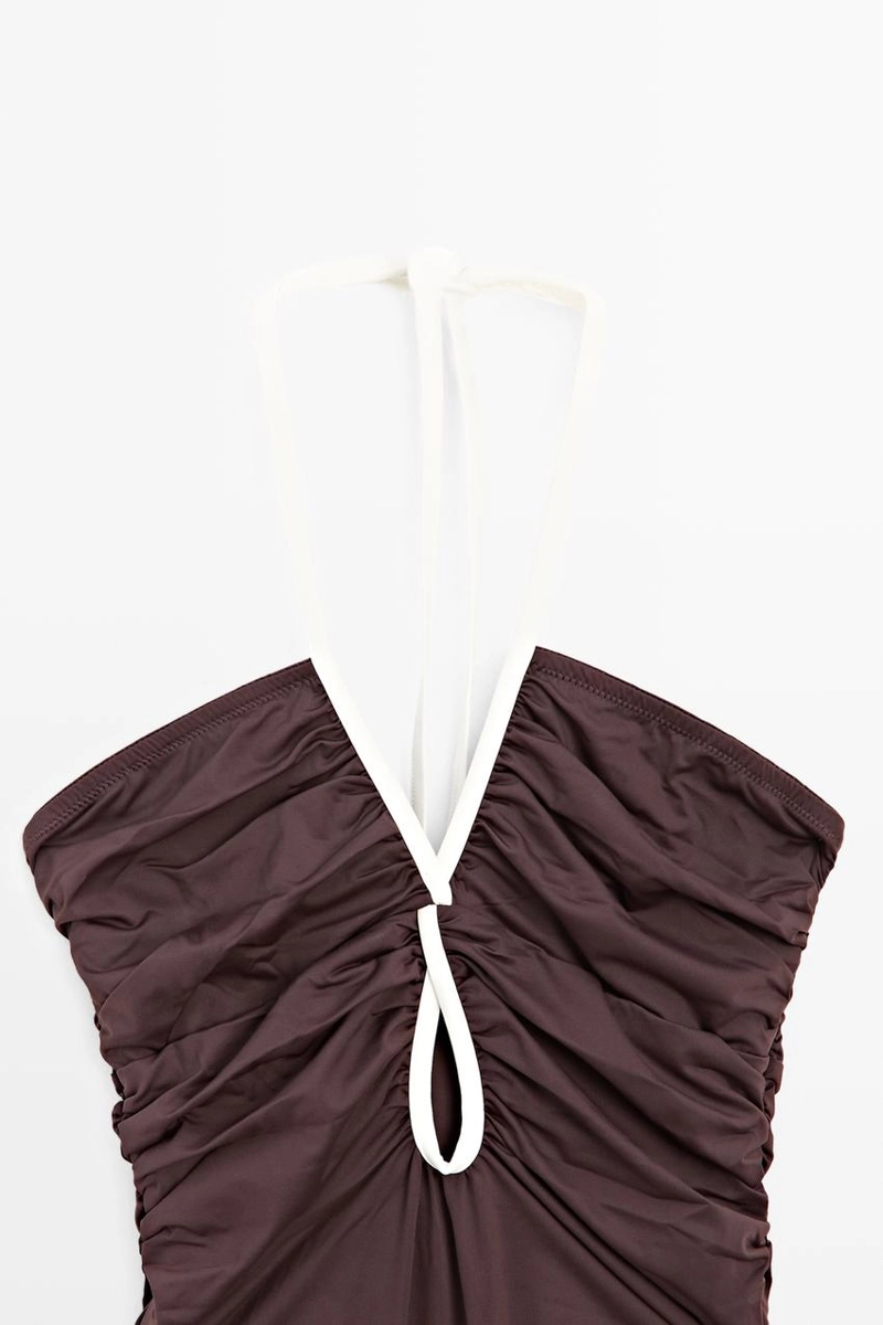 Купальник с контрастными деталями и складками