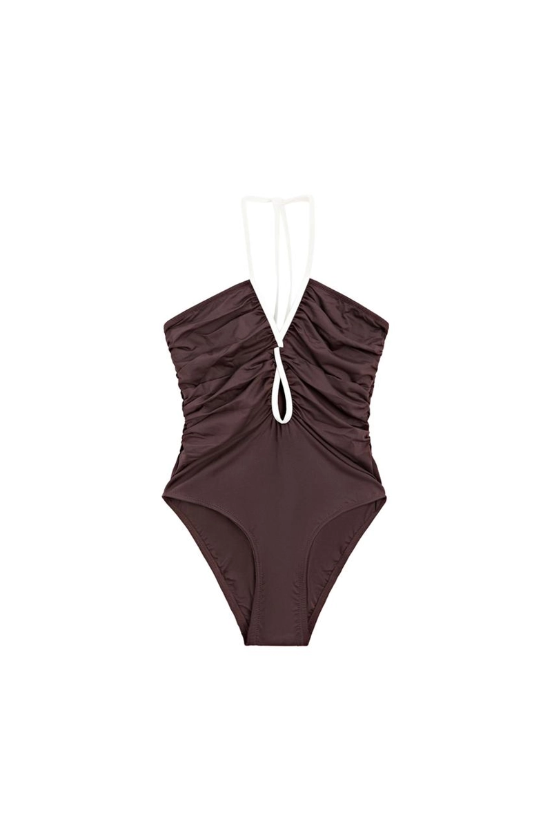 Купальник с контрастными деталями и складками