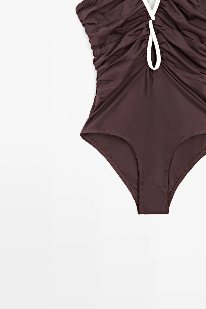 Купальник с контрастными деталями и складками