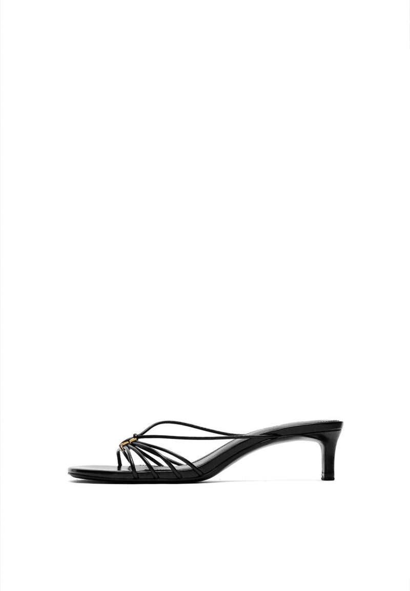 Туфли на каблуке с ремешками и декором