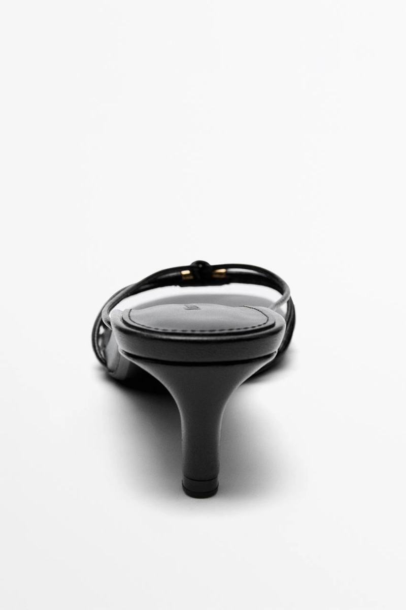 Туфли на каблуке с ремешками и декором