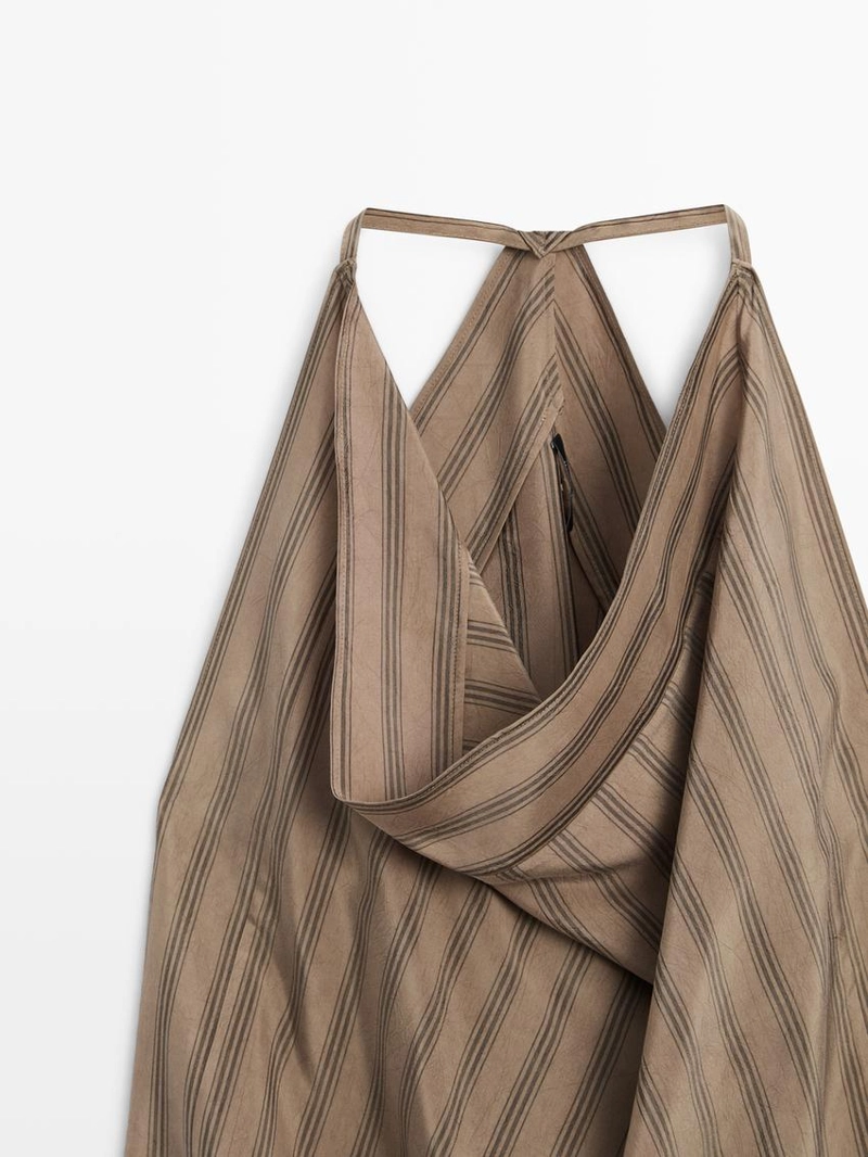 Топ в полоску с воротником-хомутом