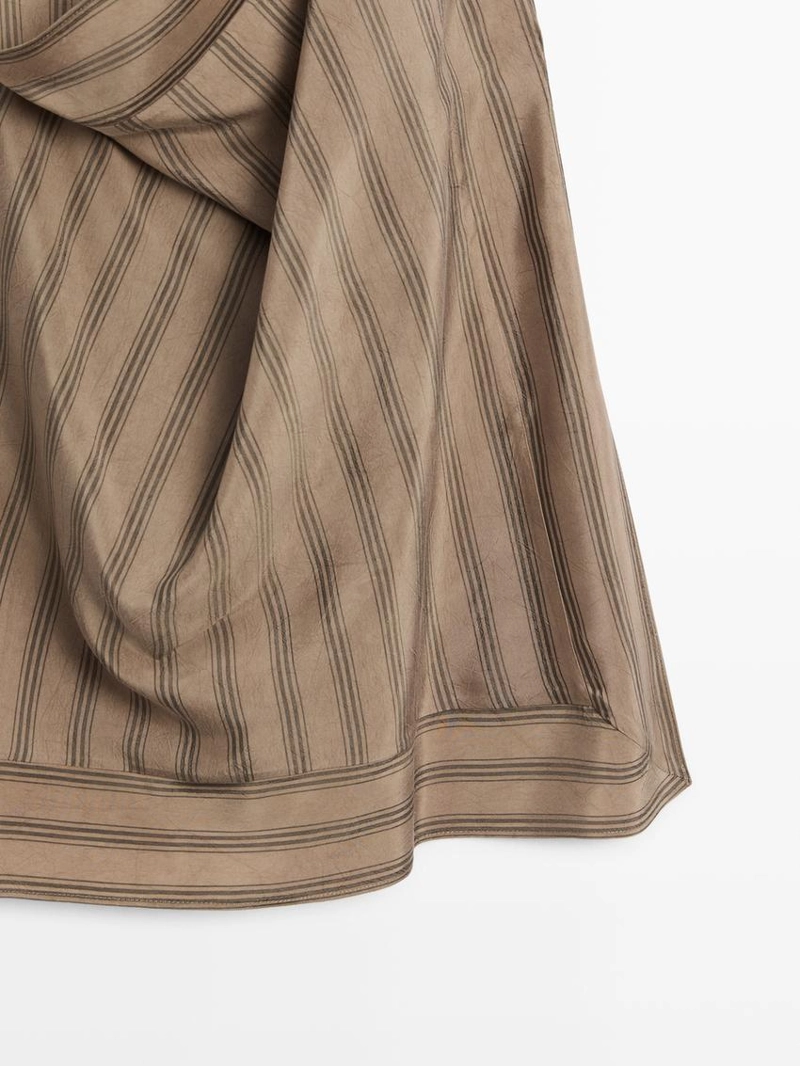 Топ в полоску с воротником-хомутом