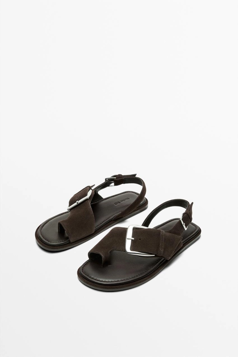 Шлепанцы с металлической пряжкой