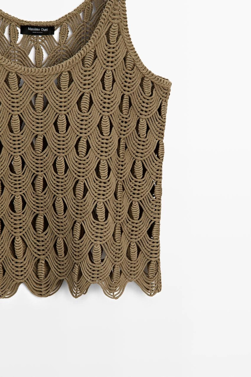 Топ на бретельках с кружевными деталями