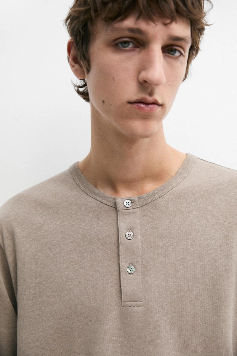 Мужская футболка с длинным рукавом и горловиной henley