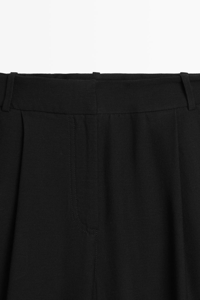Брюки с защипами фасона barrel fit