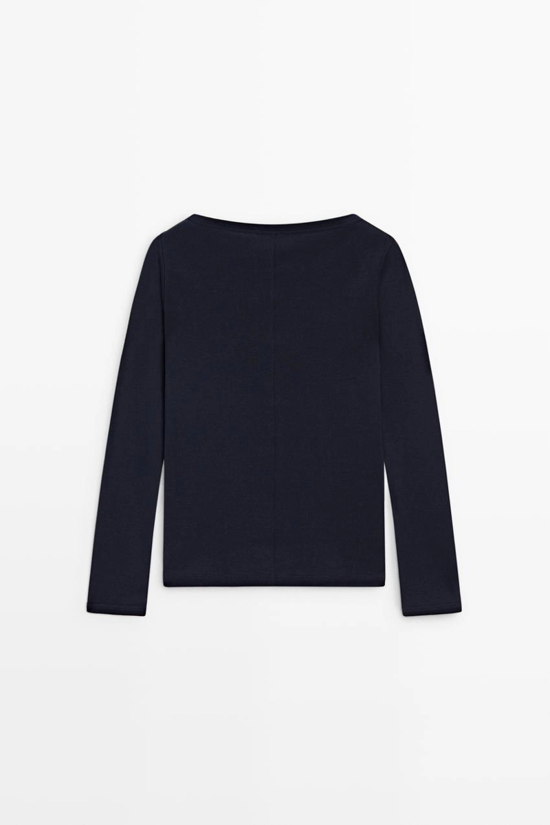 Футболка с длинным рукавом и лодочкой