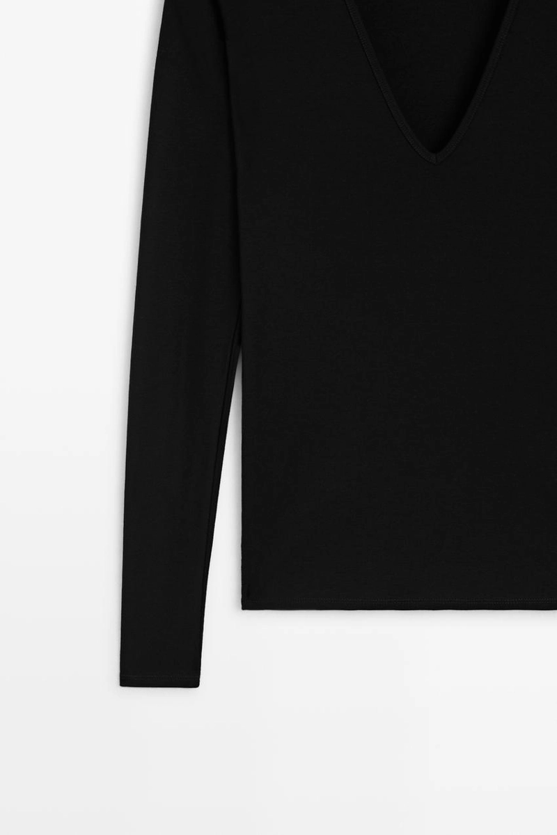 Футболка с длинным рукавом и v-образным вырезом