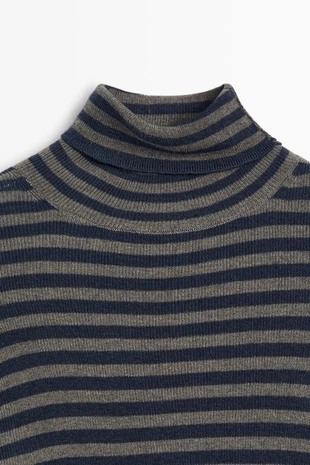 Вязаный свитер с полосатым высоким воротником- Заказать в России