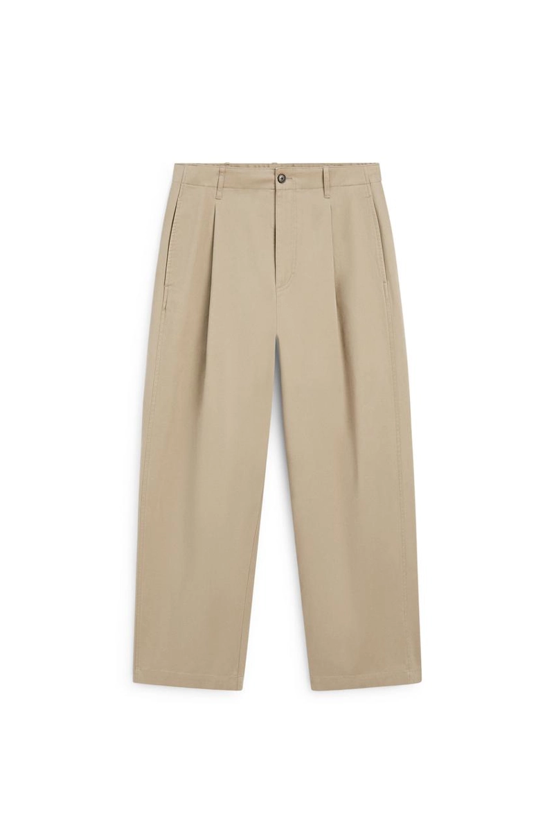 Брюки с защипами и фасоном barrel fit