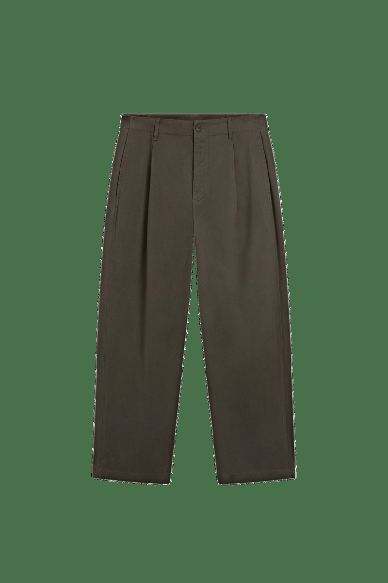 Брюки с защипами и посадкой barrel fit