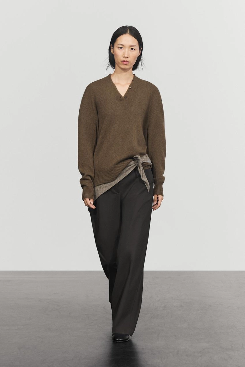 Пуловер из 100% кашемира с деталями из пуговиц