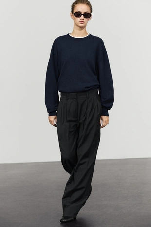 BLACK | 5040/741/800 - Massimo Dutti Брюки кэжуал из замши кроя CARROT с плиссировкой